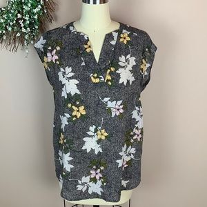BANANA REPUBLIC Floral Blouse - Size Medium